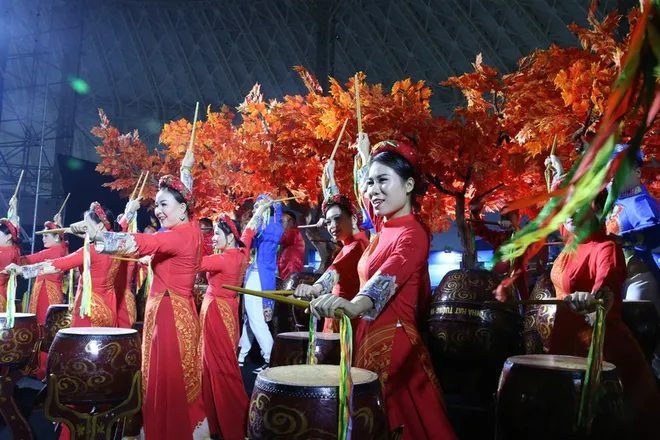 Premiér: Proměňujeme Vietnam v přední výstavní centrum v Asii a mezinárodní veletržní destinaci - Foto 10.