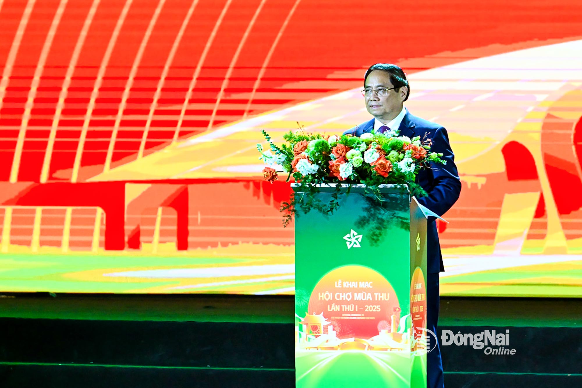 Perdana Menteri Pham Minh Chinh menyampaikan ucapan pada perasmian pameran itu. Foto: Lai Hoa