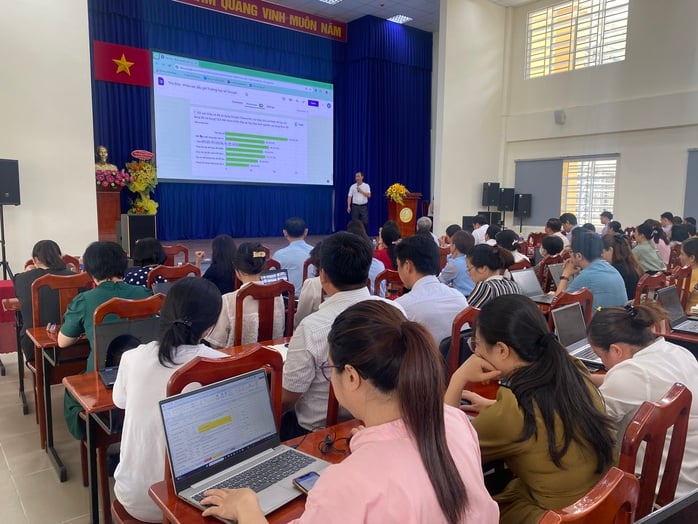 Hàng ngàn giáo viên TP Thủ Đức tiếp cận "trường học số"- Ảnh 1. 
Hàng ngàn giáo viên TP Thủ Đức tiếp cận "trường học số"- Ảnh 1.