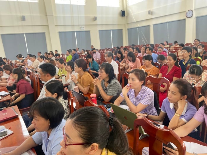 Hàng ngàn giáo viên TP Thủ Đức tiếp cận "trường học số"- Ảnh 2. 
Hàng ngàn giáo viên TP Thủ Đức tiếp cận "trường học số"- Ảnh 2.