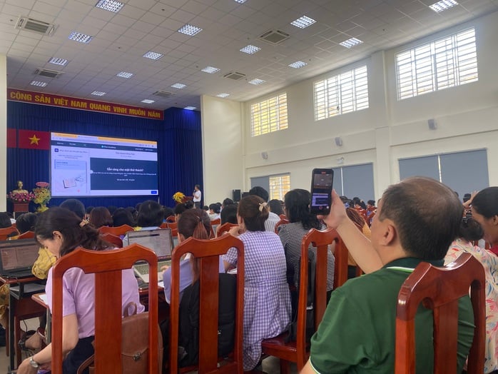 Hàng ngàn giáo viên TP Thủ Đức tiếp cận "trường học số"- Ảnh 3. 
Hàng ngàn giáo viên TP Thủ Đức tiếp cận "trường học số"- Ảnh 3.