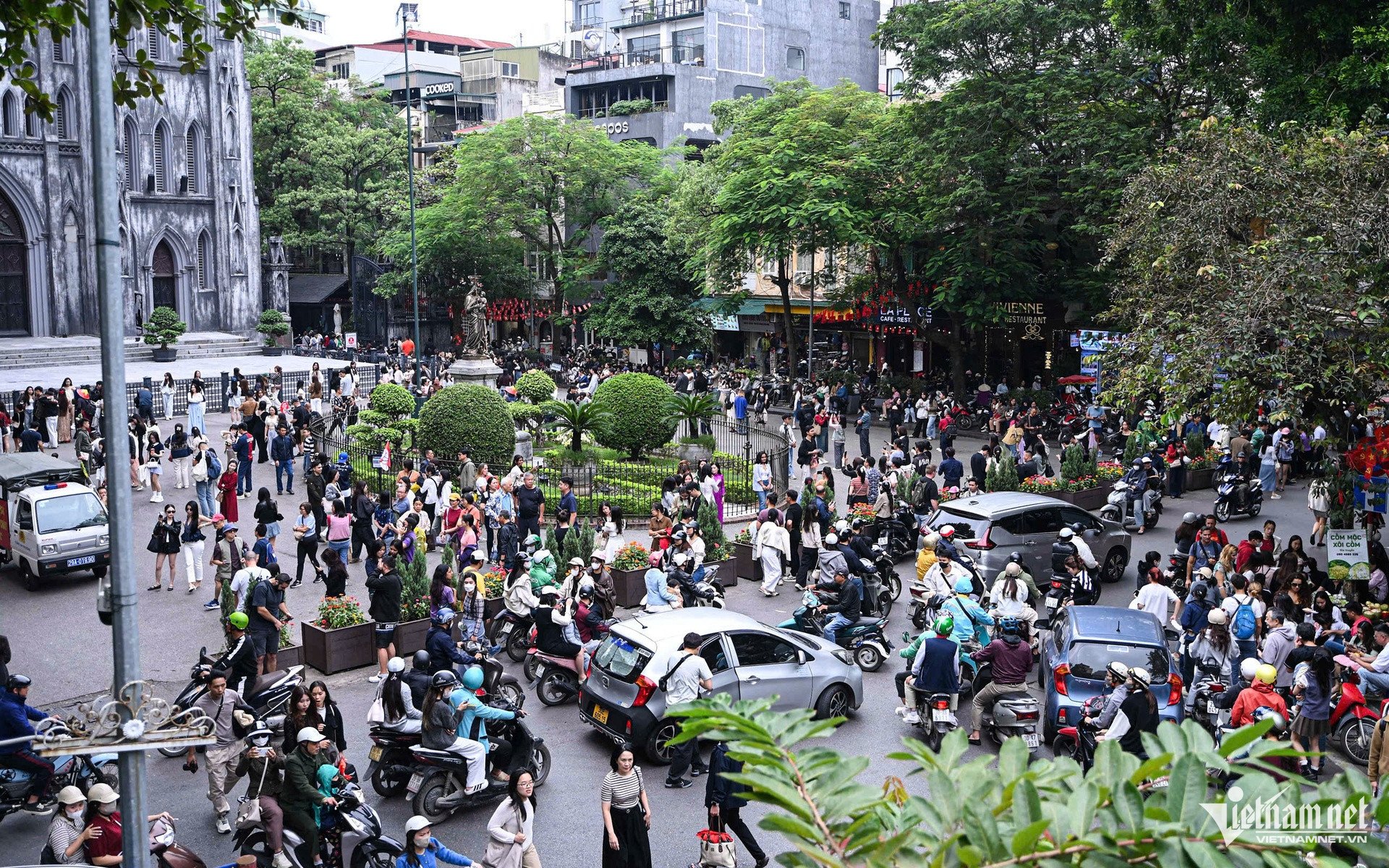 W-Hanoi-katedralen.jpg