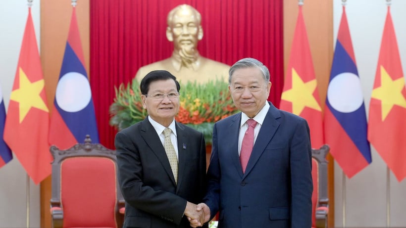 Tổng Bí thư Tô Lâm và Tổng Bí thư, Chủ tịch nước Lào Thongloun Sisoulith. (Ảnh ĐĂNG KHOA)