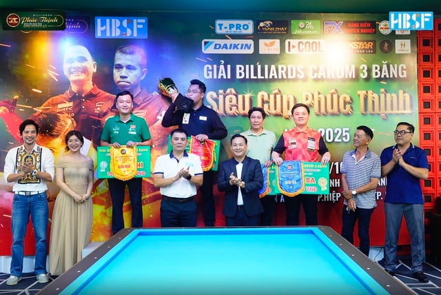 البلياردو: ثانه تاو فاز بشكل مفاجئ، وباو فونج فينه  Billiards: Thanh Tạo vô địch đầy bất ngờ, Bao Phương Vinh 'lập cú đúp'- Ảnh 1.