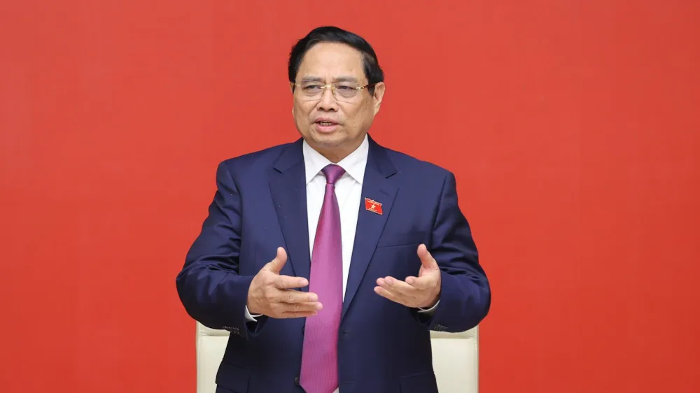 Prim-ministrul Pham Minh Chinh prezidează o ședință guvernamentală privind implementarea sarcinilor cheie până la sfârșitul anului 2025. Foto: VGP