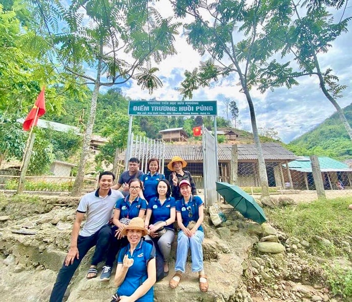 NGƯỜI THẦY KÍNH YÊU: Những cô giáo TP HCM bền bỉ chở sách lên non - Ảnh 1.