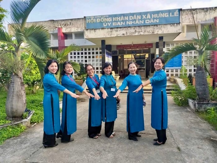 NGƯỜI THẦY KÍNH YÊU: Những cô giáo TP HCM bền bỉ chở sách lên non - Ảnh 2.