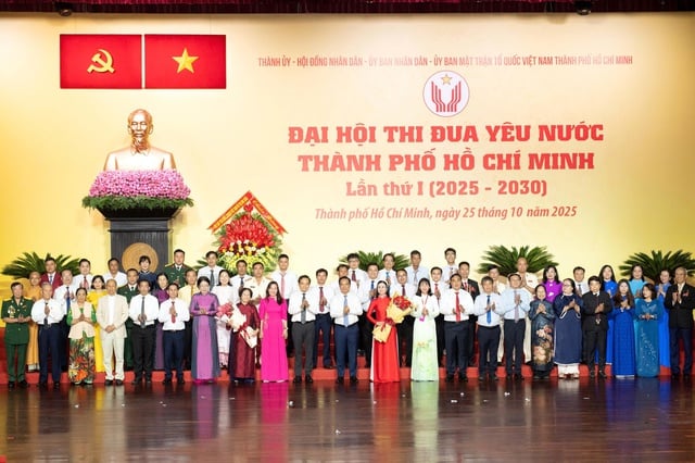 แข่งขันสร้างนครโฮจิมินห์ให้ติดอันดับ 100 เมืองน่าอยู่ที่สุดในโลก - ภาพที่ 4 Thi đua xây dựng TPHCM thuộc nhóm 100 thành phố toàn cầu đáng sống- Ảnh 4.