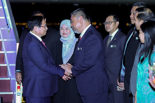 Thủ tướng tới Kuala Lumpur, bắt đầu các hoạt động tại Hội nghị Cấp cao ASEAN 47- Ảnh 2.