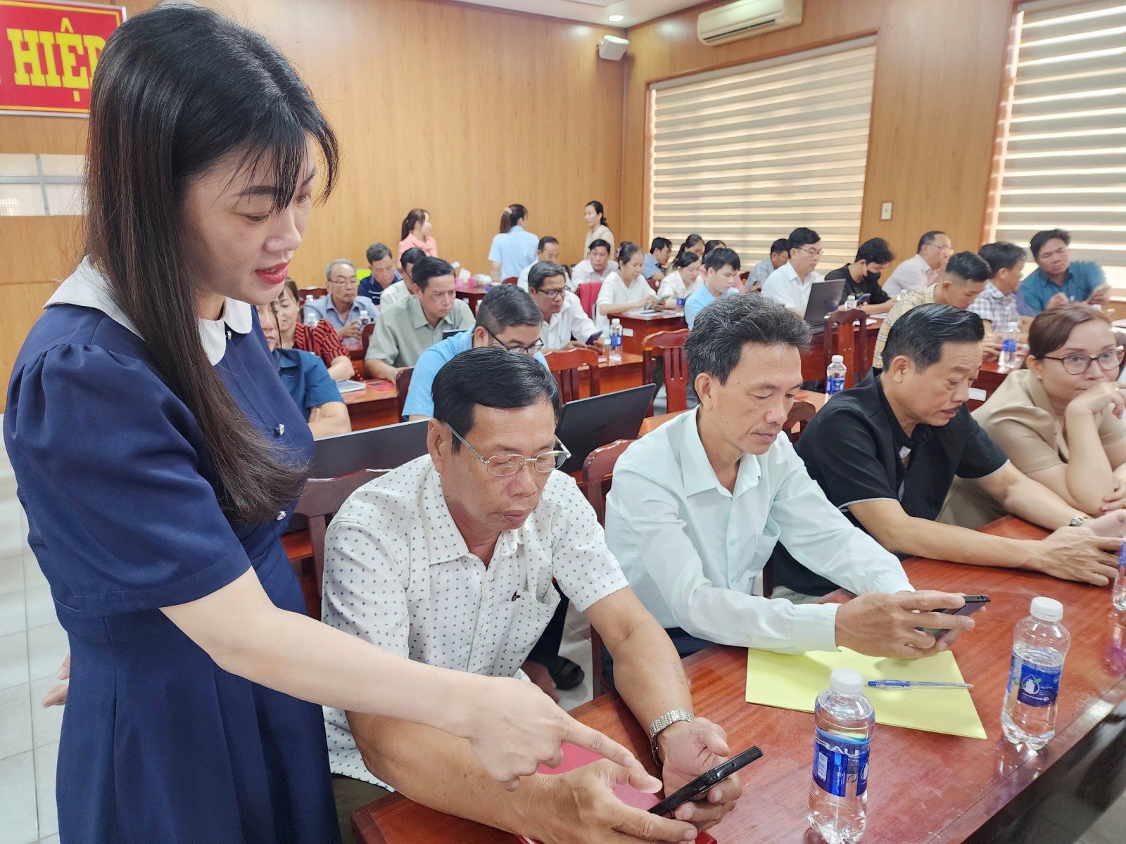 ຕາແສງ ເຕີນຮຽບ ຝຶກອົບຮົມປະຕິບັດບໍລິການສາທາລະນະທາງອອນລາຍ