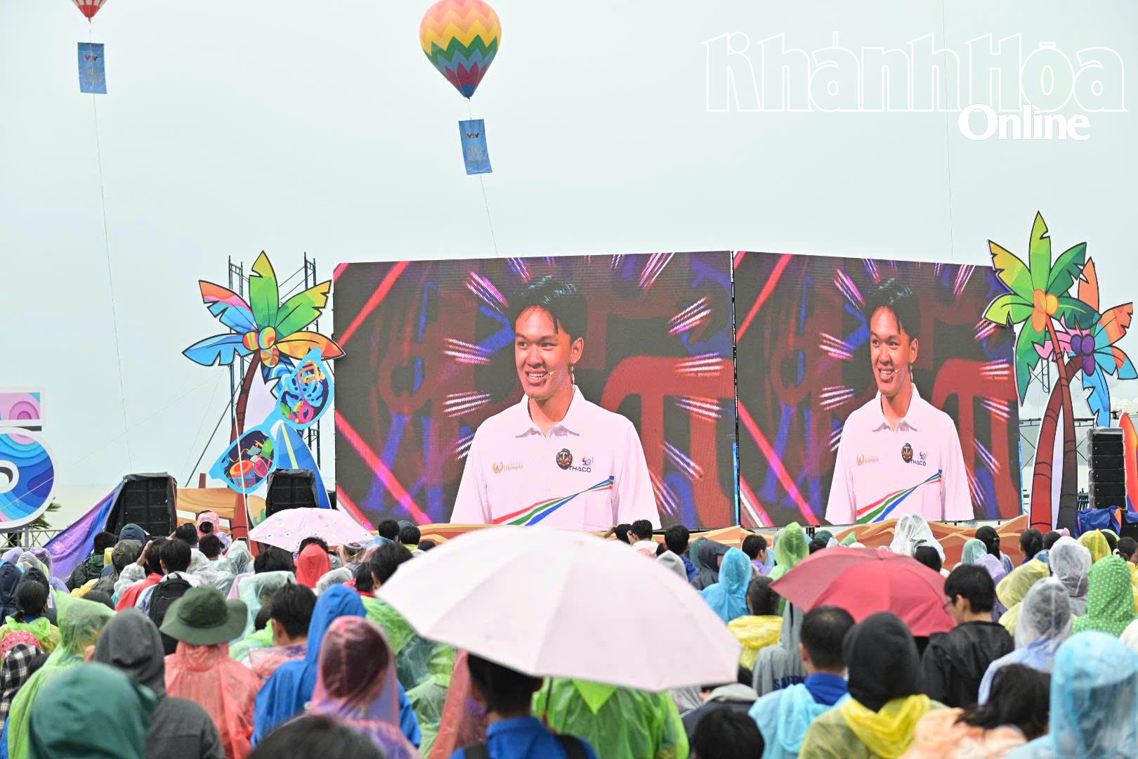 El puente Khanh Hoa aplaude a Doan Thanh Tung.