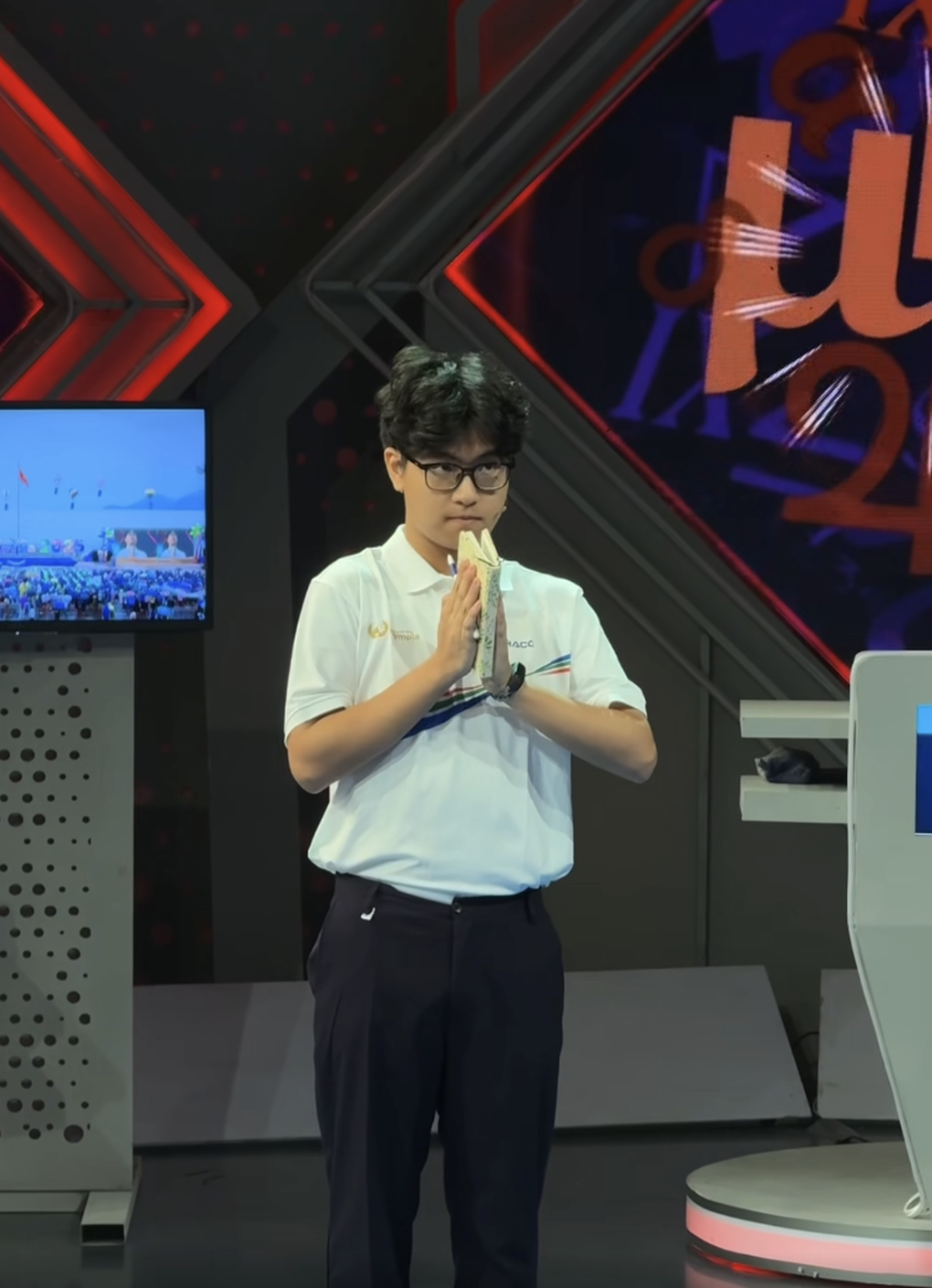 Olympia 2025 Champion Tran Bui Bao Khanh likes reading novels and cooking - 1