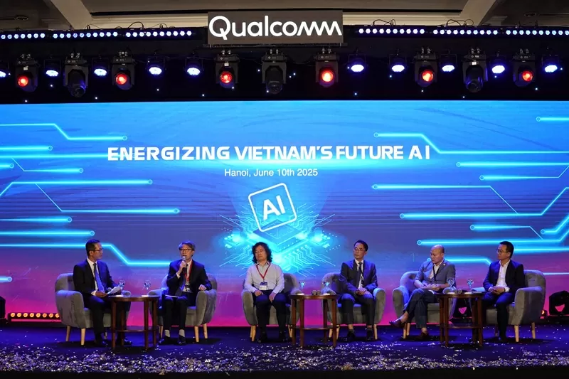Paneldiskussion: ”Att driva Vietnams AI-framtid” – Ett kraftfullt utbyte av idéer där Thieu Phuong Nam och ledande branschledare utforskar framtiden för AI vid Qualcomms strategiska forum i Hanoi. Tọa đàm: “Nạp năng lượng cho tương lai AI của Việt Nam” – Một cuộc trao đổi ý tưởng mạnh mẽ khi ông Thiều Phương Nam và các nhà lãnh đạo hàng đầu trong ngành cùng tìm hiểu về tương lai của AI tại diễn đàn chiến lược của Qualcomm tại Hà Nội.