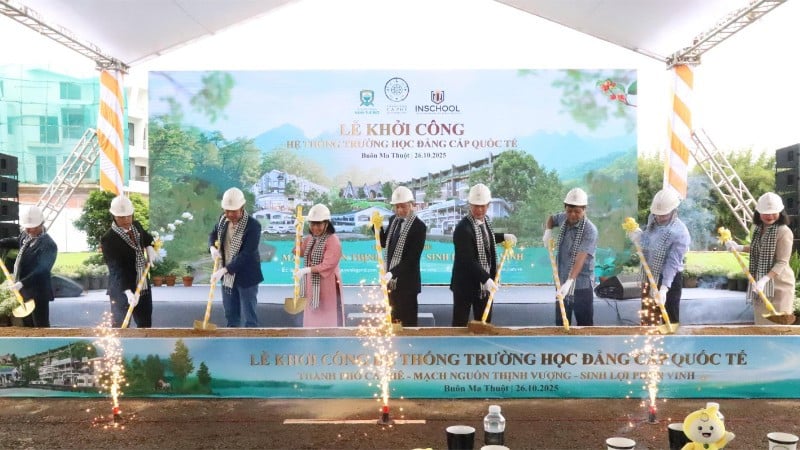 Delegaterna lade första spadtaget för ett internationellt standardiserat skolsystem i stadsområdet Coffee City i distriktet Buon Ma Thuot i provinsen Dak Lak.