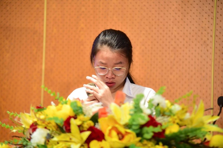 Utdelning av 345 stipendier till begåvade studenter i Ho Chi Minh-staden - Foto 3. Trao 345 học bổng khuyến tài cho sinh viên TP.HCM - Ảnh 3.