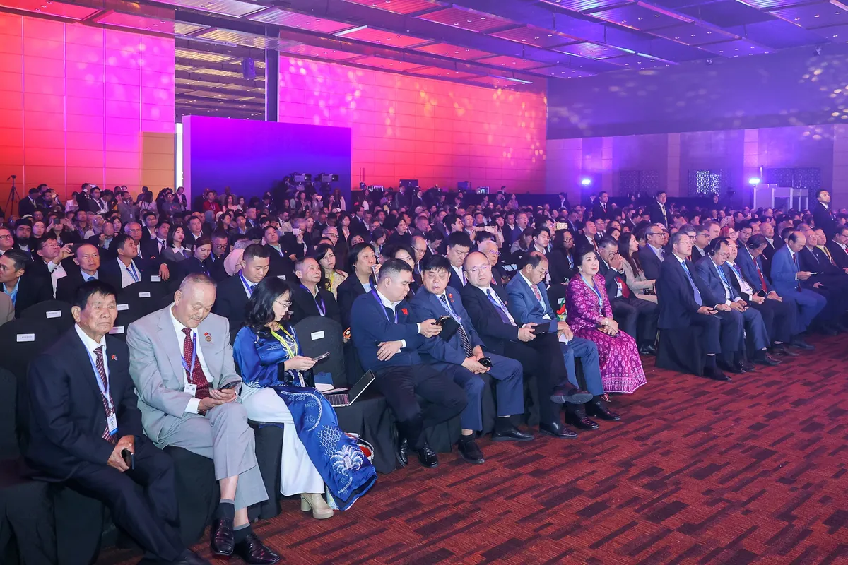 Thủ tướng: ASEAN là một gia đình, mỗi quốc gia mạnh lên là cả khối mạnh lên - Ảnh 3.