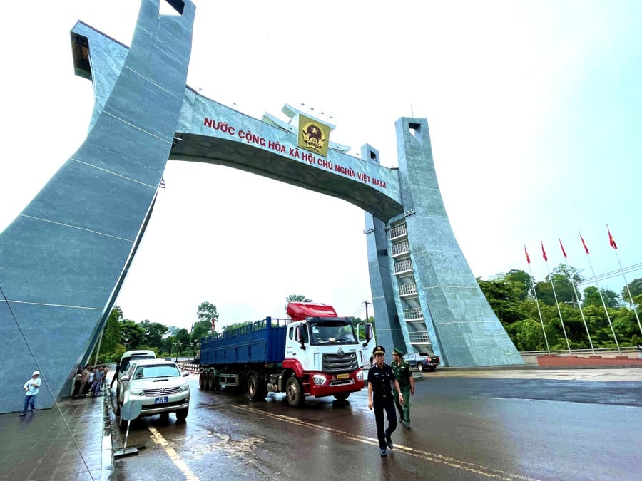 thuong-mai-bien-gioi.jpg
