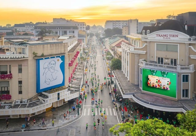 VPBank Hanoi International Marathon 2025: ແຂ່ງຂັນເພື່ອເຜີຍແຜ່ຈິດໃຈຂອງການດຳລົງຊີວິດທີ່ມີສຸຂະພາບເຂັ້ມແຂງ - ຮູບທີ 8. VPBank Hanoi International Marathon 2025: Giải chạy lan tỏa tinh thần sống khỏe, sống thịnh vượng- Ảnh 8.
