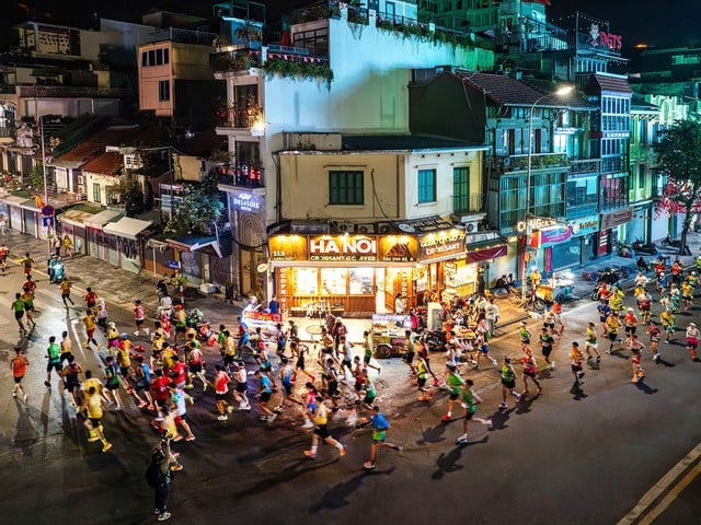 VPBank Hanoi International Marathon 2025: ການແຂ່ງຂັນເຜີຍແຜ່ຈິດໃຈໃຫ້ມີສຸຂະພາບແຂງແຮງ ແລະ ມີຄວາມຜາສຸກ - ພາບ 9. VPBank Hanoi International Marathon 2025: Giải chạy lan tỏa tinh thần sống khỏe, sống thịnh vượng- Ảnh 9.