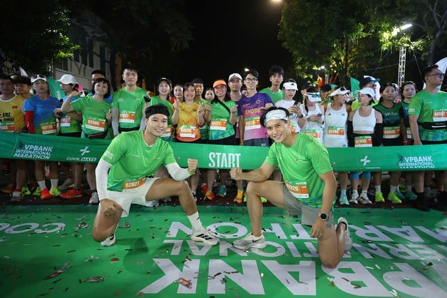 VPBank Hanoi International Marathon 2025: ແຂ່ງຂັນເພື່ອເຜີຍແຜ່ຈິດໃຈຂອງການດຳລົງຊີວິດທີ່ມີສຸຂະພາບເຂັ້ມແຂງ - ຮູບທີ 10. VPBank Hanoi International Marathon 2025: Giải chạy lan tỏa tinh thần sống khỏe, sống thịnh vượng- Ảnh 10.