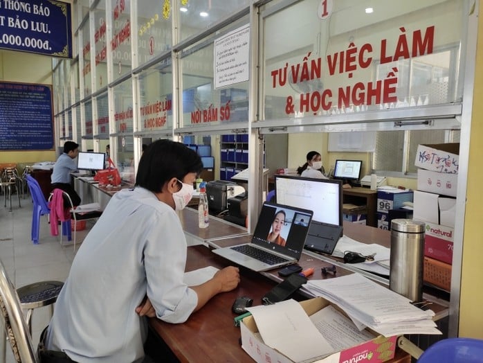 Tư vấn việc làm cho người lao động tại Trung tâm Dịch vụ việc làm Hà Nội.