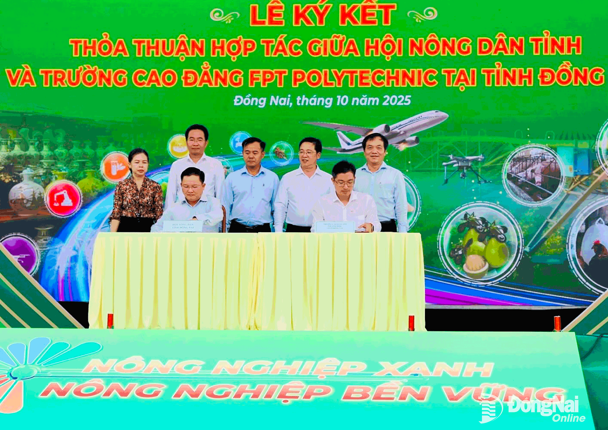 Hội Nông dân tỉnh Đồng Nai và Trường cao đẳng FPT Polytechnic ký kết hợp tác trong ứng dụng công nghệ số vào sản xuất nông nghiệp. Ảnh: B.Nguyên