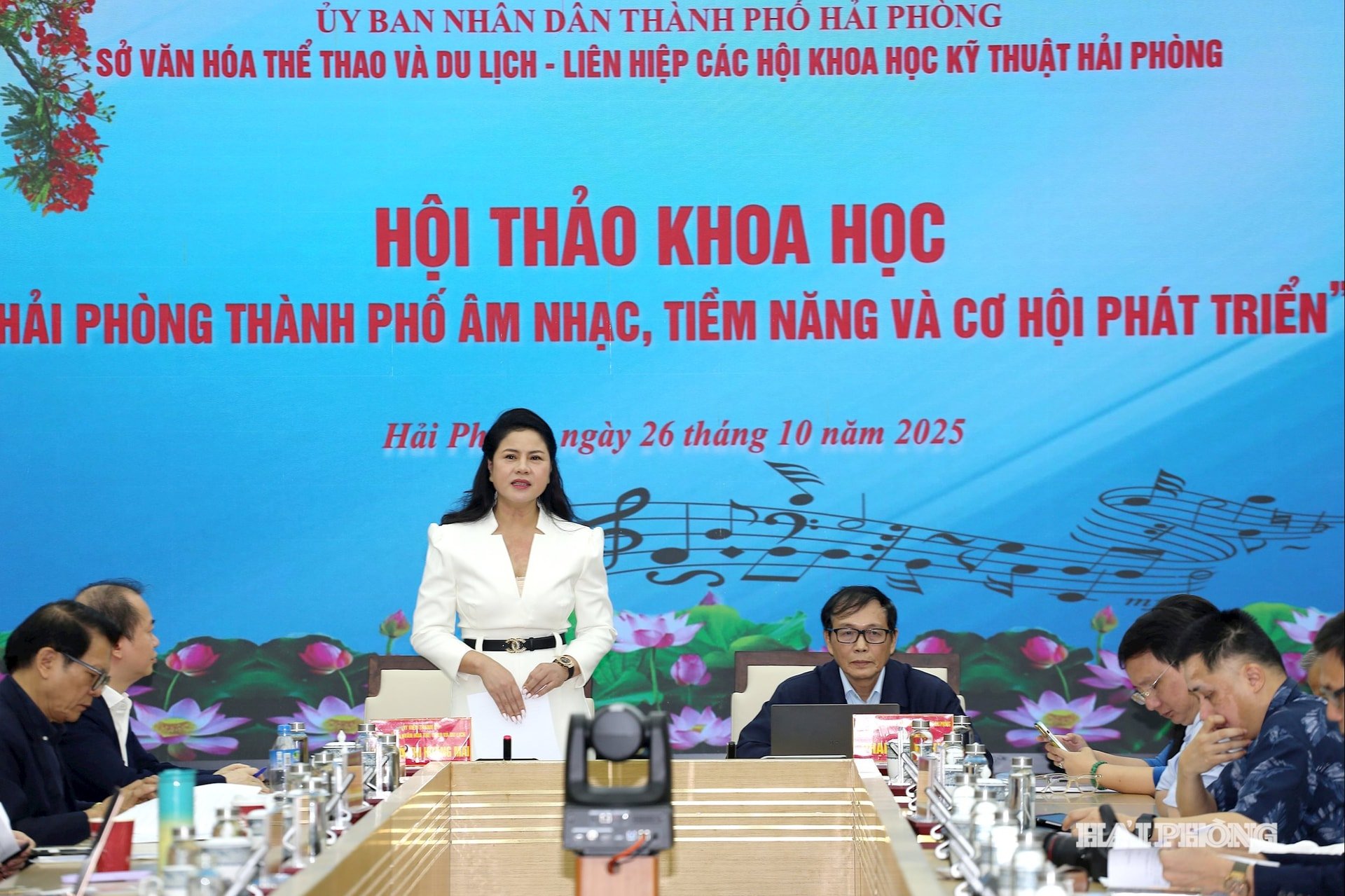 ສະຫາຍ ເຈີ່ນ​ທິຮ່ວາງ​ມາ​ຍ, ຫົວໜ້າ​ພະ​ແນ​ກວັດທະນະທຳ, ກິລາ ​ແລະ ທ່ອງ​ທ່ຽວ ​ໄດ້​ກ່າວ​ຄຳ​ປາ​ໄສ​ທີ່​ກອງ​ປະຊຸມ​ສຳ​ມະ​ນາ​ຜັນ​ຂະຫຍາຍ​ໂຄງການ ຮ່າ​ໂນ້ຍ - ນະຄອນ​ດົນຕີ.