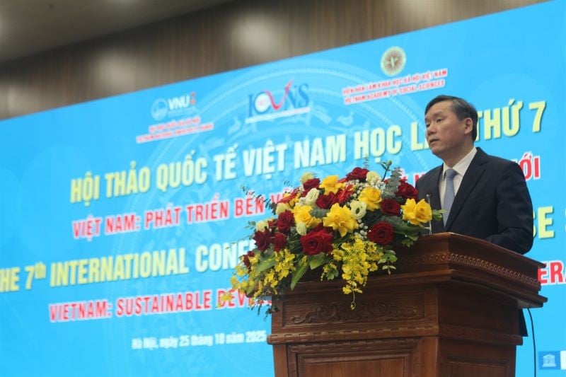 Professor, Dr. Le Van Loi, Presidente da Academia Vietnamita de Ciências Sociais.