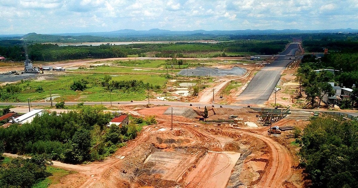 Bild av byggandet av en sträcka på motorvägen Bien Hoa - Vung Tau.