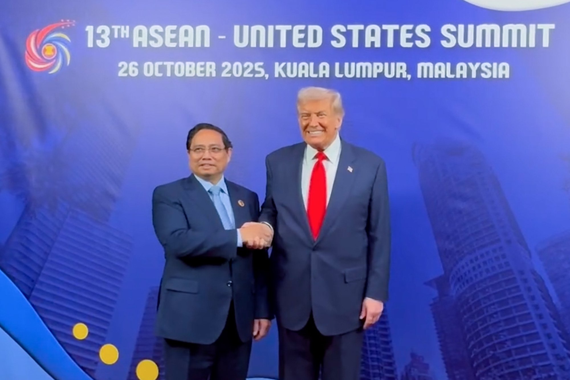 Thủ tướng Phạm Minh Chính gặp Tổng thống Mỹ Donald Trump - Ảnh 1.
