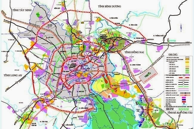 Harta prezintă traseul propus al șoselei de centură 4 a orașului Ho Chi Minh, care trece prin 5 provincii și orașe.