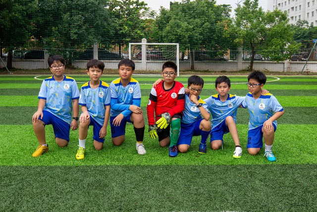 A Tran Dai Nghia Tehetséggondozó Gimnázium diákjai robbantak a sportfesztiválon - 4. kép. Học sinh Trường THPT Chuyên Trần Đại Nghĩa bùng nổ với ngày hội thể thao - Ảnh 4.