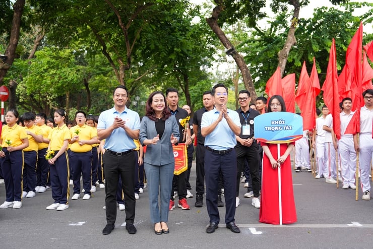 Hoàn Kiếm khai mạc Đại hội Thể dục Thể thao lần thứ I năm 2025- Ảnh 2. Hoàn Kiếm khai mạc Đại hội Thể dục Thể thao lần thứ I năm 2025- Ảnh 2.