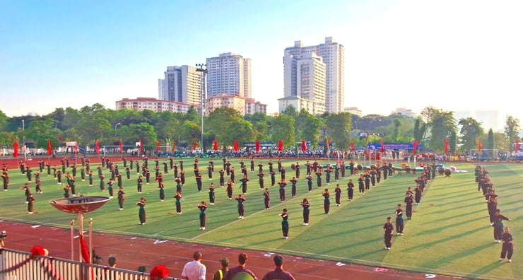 ມີນັກກິລາ 2.000 ກວ່າຄົນເຂົ້າຮ່ວມພິທີເປີດງານມະຫາກຳກິລາຮ່ວາງລີດ - ພາບທີ 2. Hơn 2000 vận động viên tham dự Khai mạc Đại hội Thể dục thể thao phường Hoàng Liệt- Ảnh 2.
