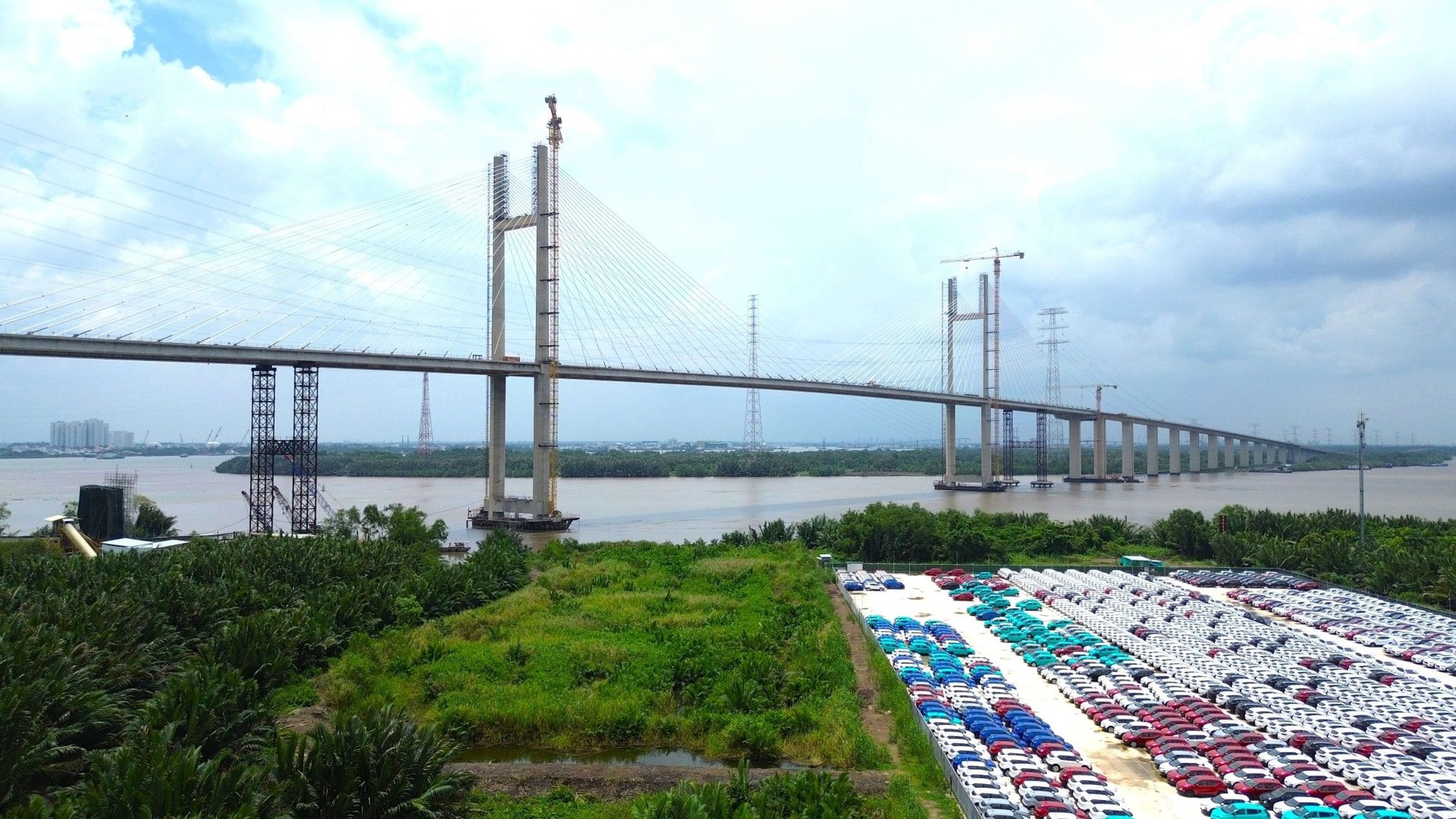 Panoramatický pohled na most Binh Khanh na dálnici Ben Luc - Long Thanh byl uzavřen.