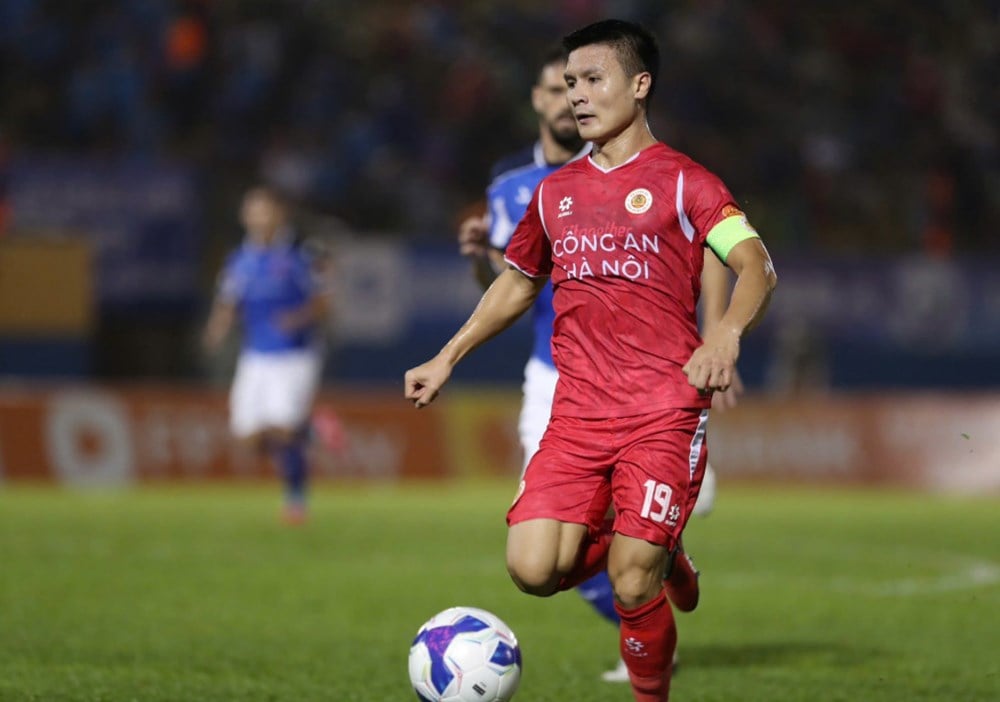 Komentar pertandingan CAHN vs CA TP.HCM, 19:15, 27 Oktober: Perjuangan mempertahankan posisi di tiga kuda pacu - foto 1