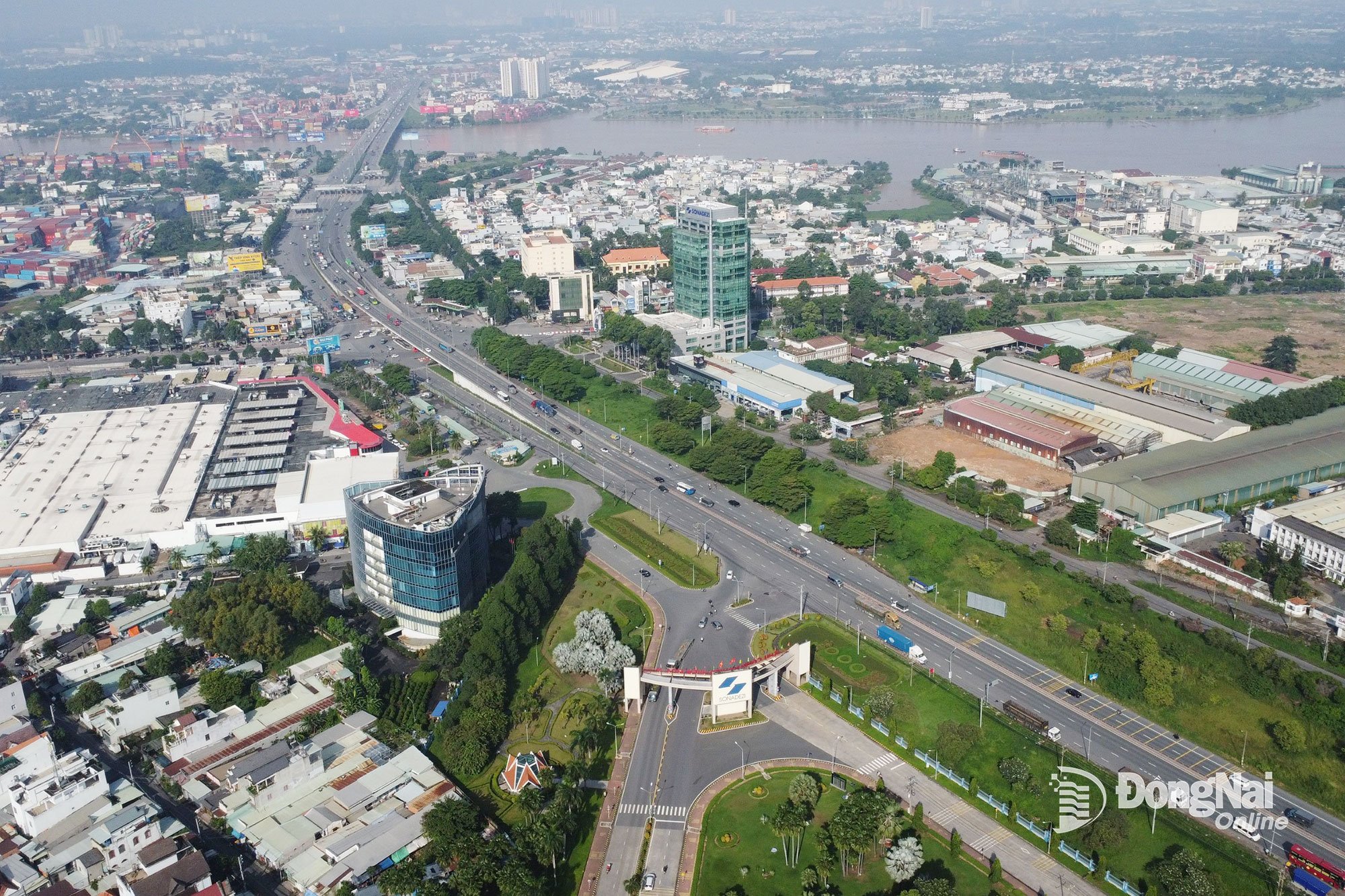 Riksväg 1 genom korsningen Vung Tau förbinder Ho Chi Minh-staden med Dong Nai-provinsens centrum och industriparkerna i Dong Nai-provinsen. Foto: Dang Tung