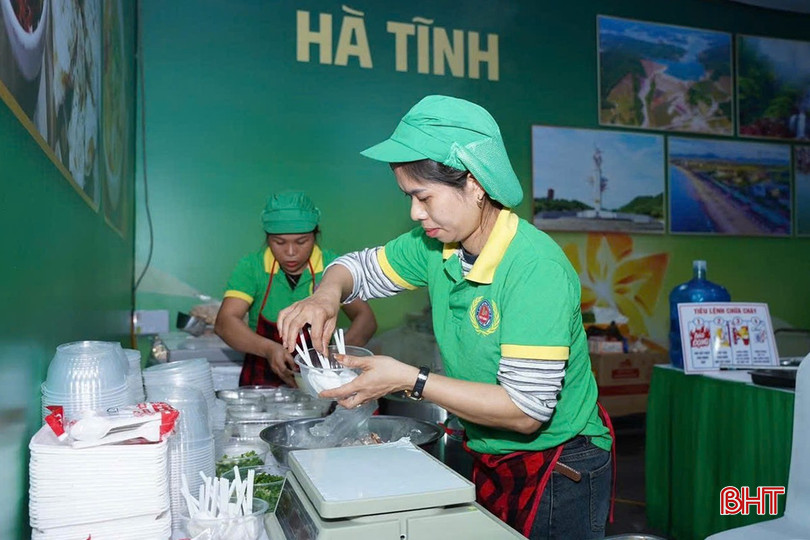 ນາງ ເຈີ່ນທິເຕິ໋ນ-ສະຖາບັນໄສ້ກອກ ແລະ ໄສ້ກອກ (ຕາແສງ ຮ່ວາງເກື່ອງ) ໃຫ້ຮູ້ວ່າ: “ຜະລິດຕະພັນຄື: ເຂົ້າໜົມກະດູກກະດູກ, ໄສ້ກອກ, ໄສ້ກອກ, ເສັ້ນໄໝ… ຂອງສະຖາບັນໄດ້ຮັບການເລືອກເຟັ້ນ ແລະ ຊົມຊອບຈາກລູກຄ້າຫຼາຍຄົນ, ການບໍລິໂພກແມ່ນດີ, ພຽງແຕ່ມື້ທຳອິດຕ້ອງສົ່ງອອກຈາກເຂດຊົນນະບົດຕື່ມອີກ 2 ຄັ້ງ”. bqbht_br_c3.jpg