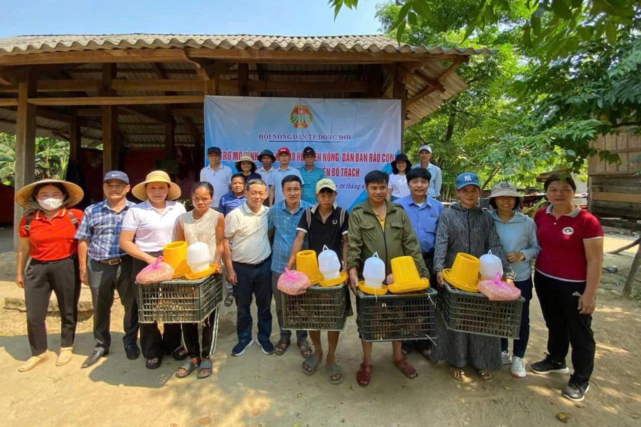 គាំទ្រគំរូចិញ្ចឹមជីវិត ជួយប្រជាជននៅភូមិ Rao Con ឃុំ Phong Nha លើកកម្ពស់ជីវភាពរស់នៅ - រូបថត៖ L.M