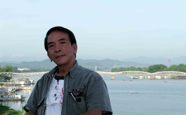 Escritor Hoang Phu Ngoc Phan: Anos colecionando risos - Foto 2. Nhà văn Hoàng Phủ Ngọc Phan: Bao năm góp nhặt tiếng cười - Ảnh 2.