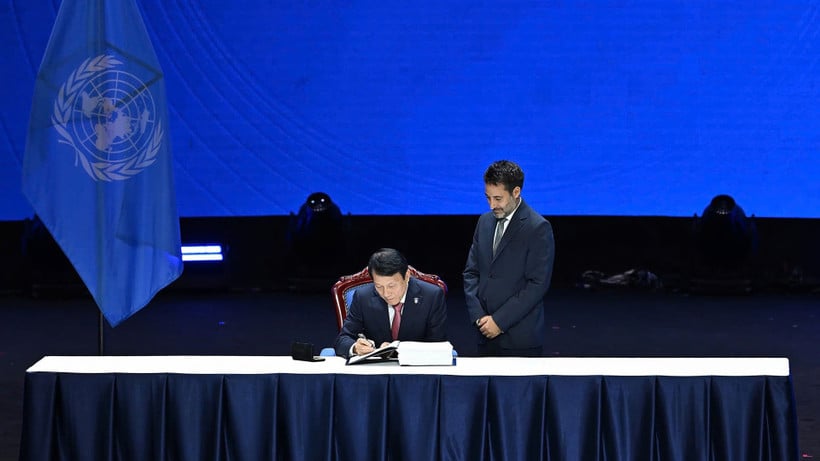 Minister för offentlig säkerhet Luong Tam Quang undertecknade FN:s konvention mot it-brottslighet. (Foto: THUY NGUYEN)