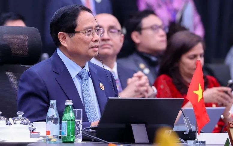 Premier Pham Minh Chinh en leiders van ASEAN-landen woonden de plenaire vergadering en de besloten vergadering van de 47e ASEAN-top bij, onder voorzitterschap van de Maleisische premier Anwar Ibrahim - Foto: VGP