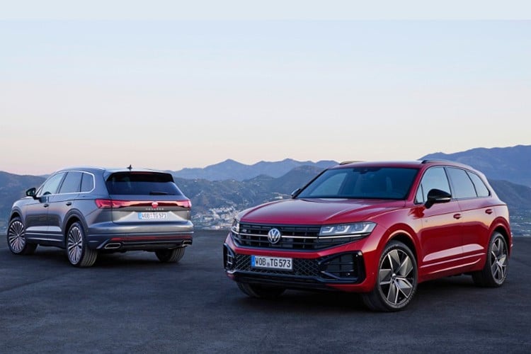 โฟล์คสวาเกนยืนยันว่าจะยุติการผลิต Touareg ในปีหน้า ส่งผลให้รถ SUV รุ่นเบนซินและดีเซลที่วางจำหน่ายมานานต้องยุติการผลิตไป ก่อนหน้านี้ โฟล์คสวาเกนได้เปิดตัวแพ็คเกจอัปเกรด Touareg Final Edition สำหรับรุ่นนี้ 11-8379.jpg