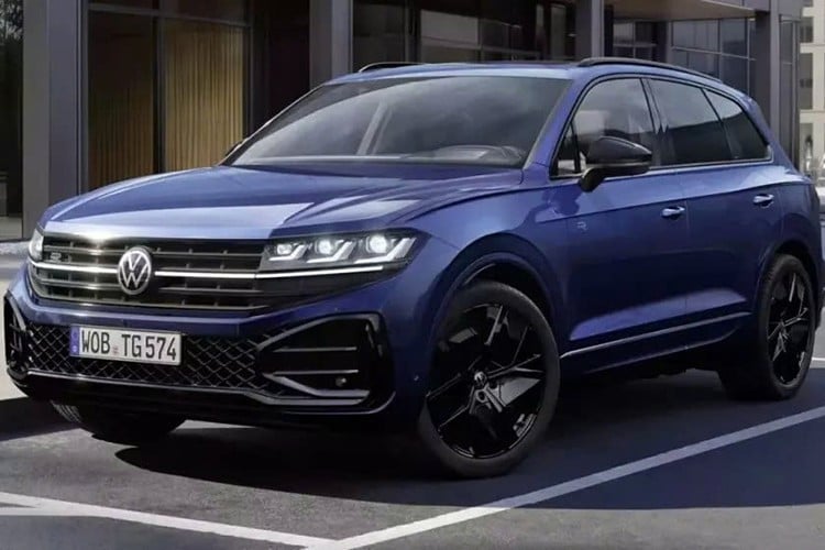 แพ็คเกจ Final Edition สามารถติดตั้งได้กับ Volkswagen Touareg ทุกรุ่น ทุกรุ่นมีคำว่า “Final Edition” สลักด้วยเลเซอร์บนกรอบกระจกหลัง ข้อความนี้ยังคงปรากฏอยู่บนธรณีประตูแบบมีไฟส่องสว่าง แผงหน้าปัด และหัวเกียร์หุ้มหนังในรุ่นไฮเอนด์ 13.jpg