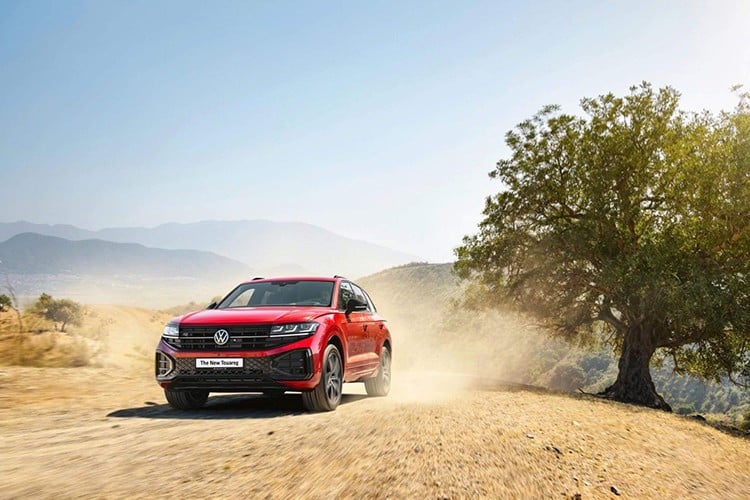 สิ่งนี้จะทำให้ Volkswagen ID. Touareg แตกต่างจาก Porsche Cayenne Electric ซึ่งคาดว่าจะเปิดตัวในปี 2026 และจะใช้แพลตฟอร์ม PPE แนวทางนี้ยังสอดคล้องกับกลยุทธ์ของ Volkswagen ในการฟื้นคืนชื่อที่คุ้นเคยจากยุคเครื่องยนต์สันดาปภายในสู่ยุคไฟฟ้า โดยเริ่มจาก ID. Polo ในปีหน้า 3-4712.jpg