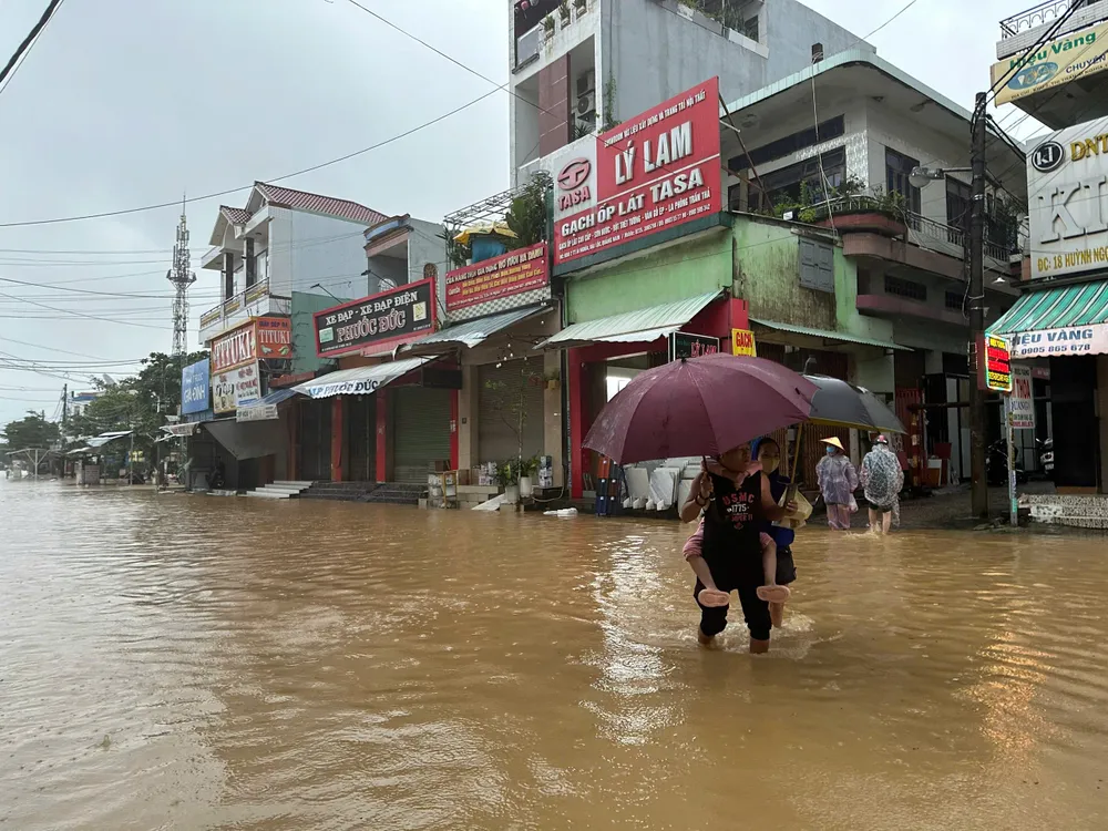 27-10-nuoc-lu-da-nang-1.jpg