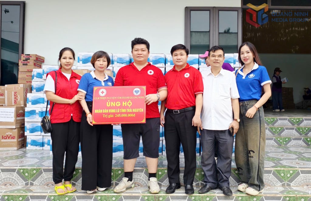 ក្លឹបសប្បុរសធម៌ Tam Thanh Quang Ninh បានប្រគល់ថវិកាចំនួន 245 លានដុង ដល់ថ្នាក់ដឹកនាំកាកបាទក្រហមខេត្ត Thai Nguyen ដើម្បីឧបត្ថម្ភប្រជាជនដែលរងផលប៉ះពាល់ដោយព្យុះ និងទឹកជំនន់ក្នុងខែតុលា ឆ្នាំ 2025។