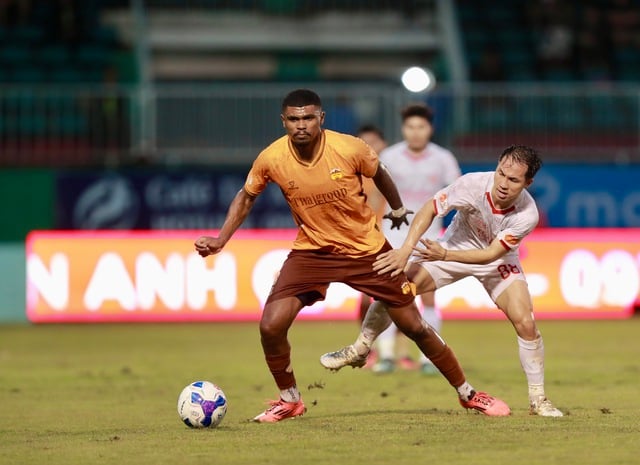 Carrera por el descenso de la V-League: HAGL y Thanh Hoa Club no se rinden, el ex rey está en peligro - Foto 1. Đua trụ hạng V-League: HAGL và CLB Thanh Hóa không từ bỏ, cựu vương lâm nguy- Ảnh 1.