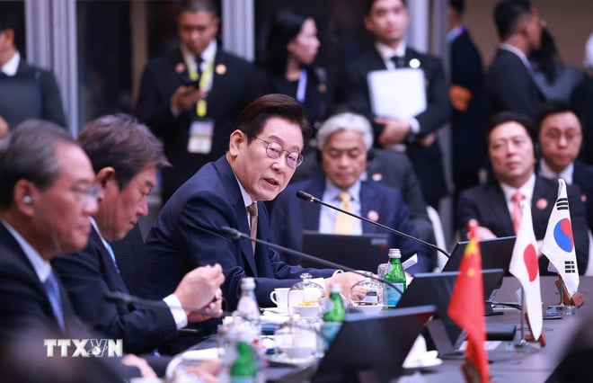 ttxvn-statsminister-pham-minh-chinh-deltar-på-det-fjerde-ASEAN-toppmøtet-i-Korea-26-april-2506.jpg