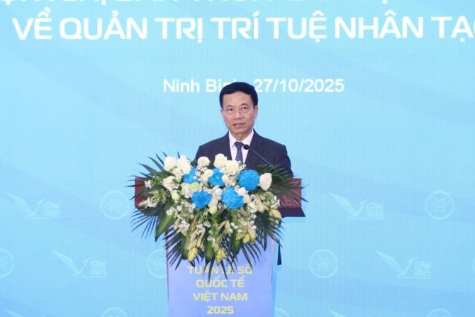 ກ່າວຄຳເຫັນທີ່ນີ້, ທ່ານລັດຖະມົນຕີກະຊວງວິທະຍາສາດ ແລະ ເຕັກໂນໂລຢີ ຫງວຽນແມ້ງຮຸ່ງ ໃຫ້ຮູ້ວ່າ. Bộ trưởng Bộ Khoa học và Công nghệ Nguyễn Mạnh Hùng phát biểu tại sự kiện.
